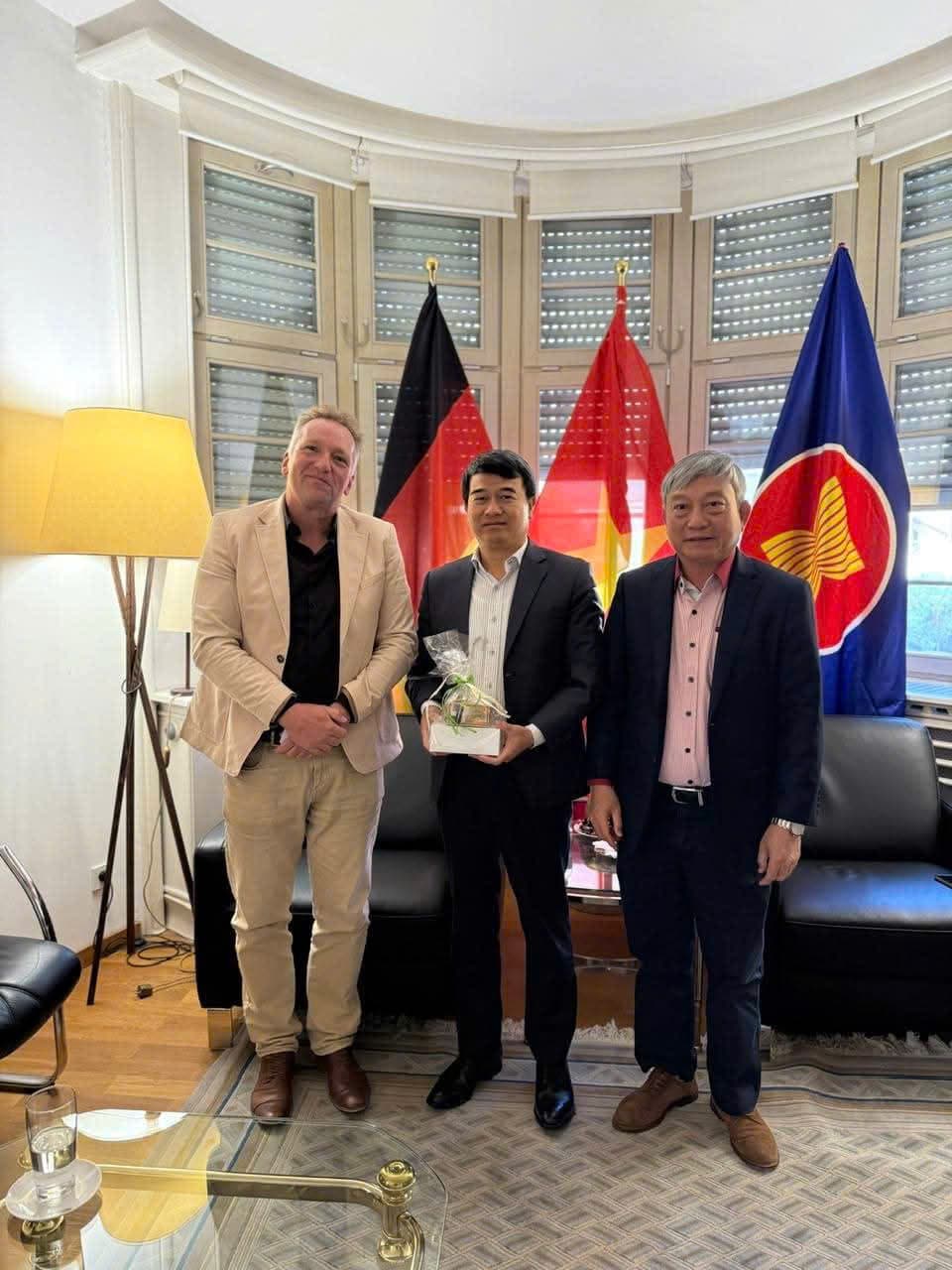 VIEN DONG COLLEGE ELEVATES ITS INTERNATIONAL STANDING IN EUROPE (THE FEDERAL REPUBLIC OF GERMANY)