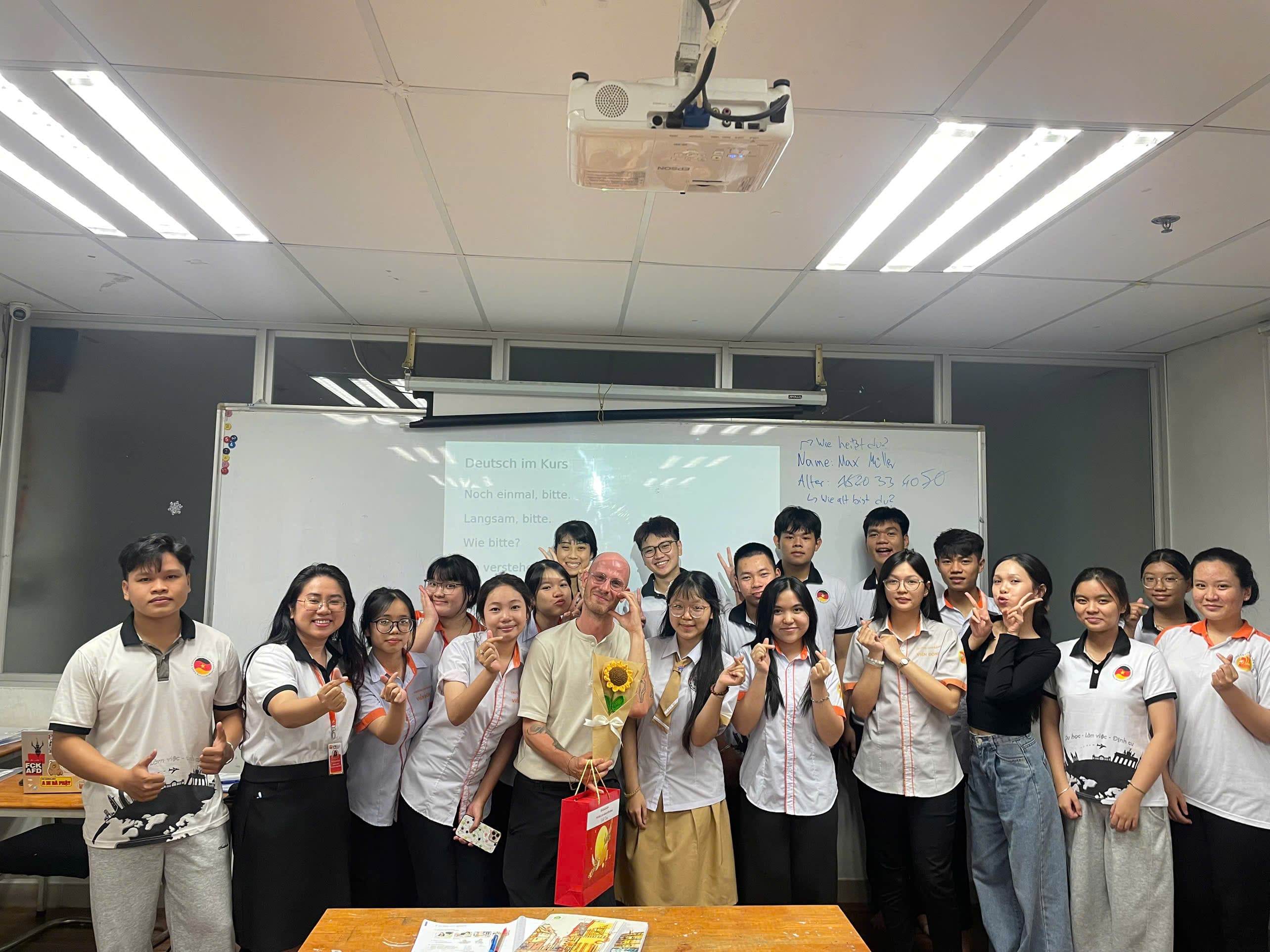CHÀO MỪNG THẦY MAX TRỞ LẠI VIỆT ĐỨC ZENTRUM!